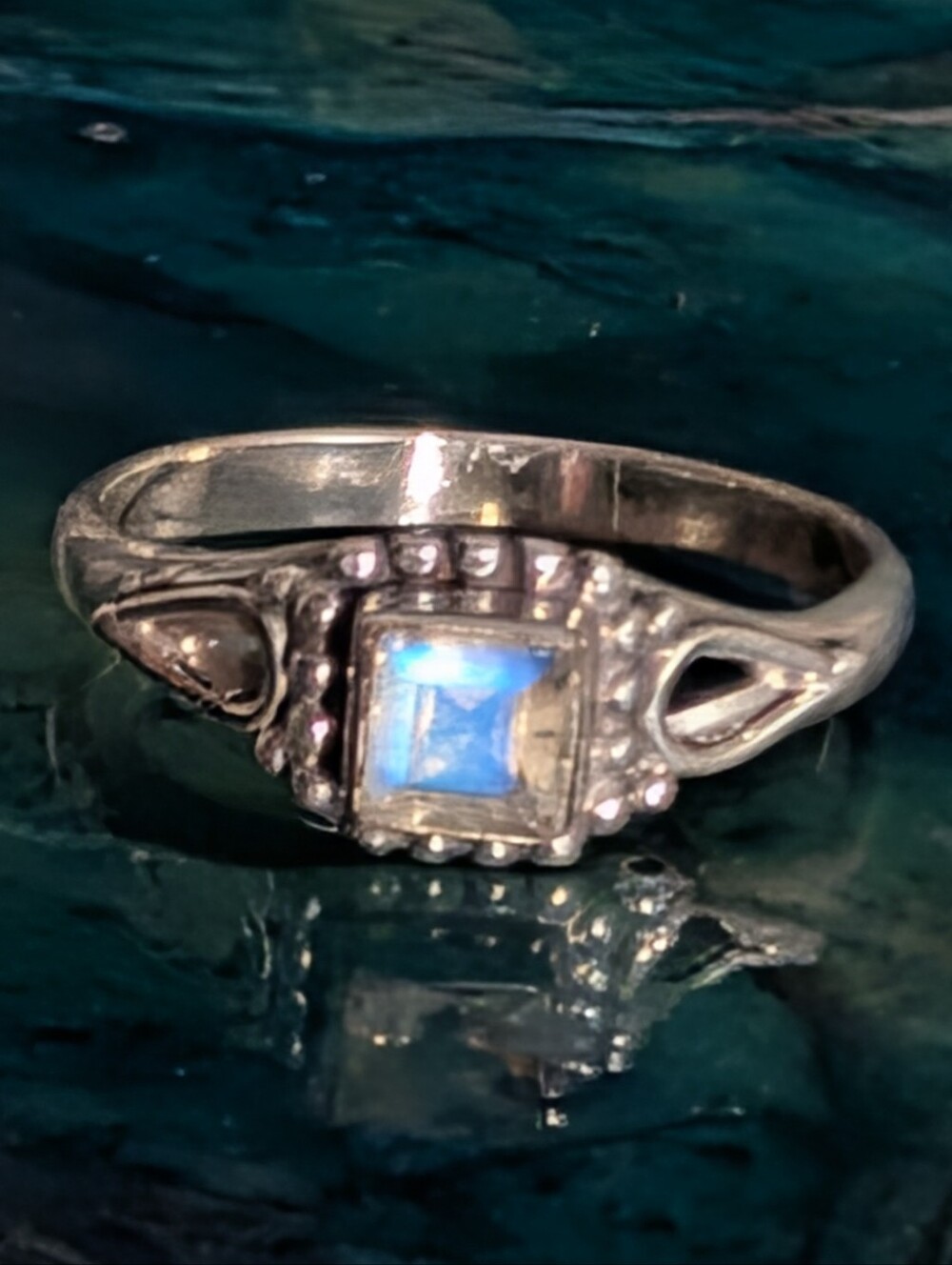 ๐ Amazing Blue Flash Sterling Silver Rainbow Moonstone Square-Cut Ring Size 6.5